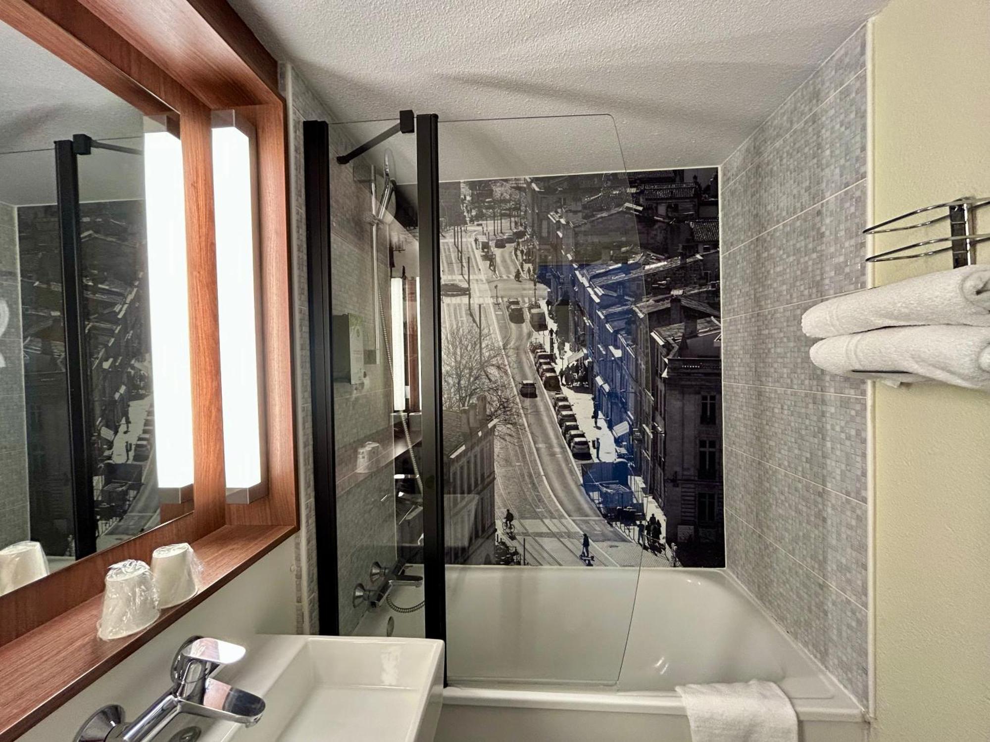 Campanile Bordeaux Est - Artigues Hotell Exteriör bild